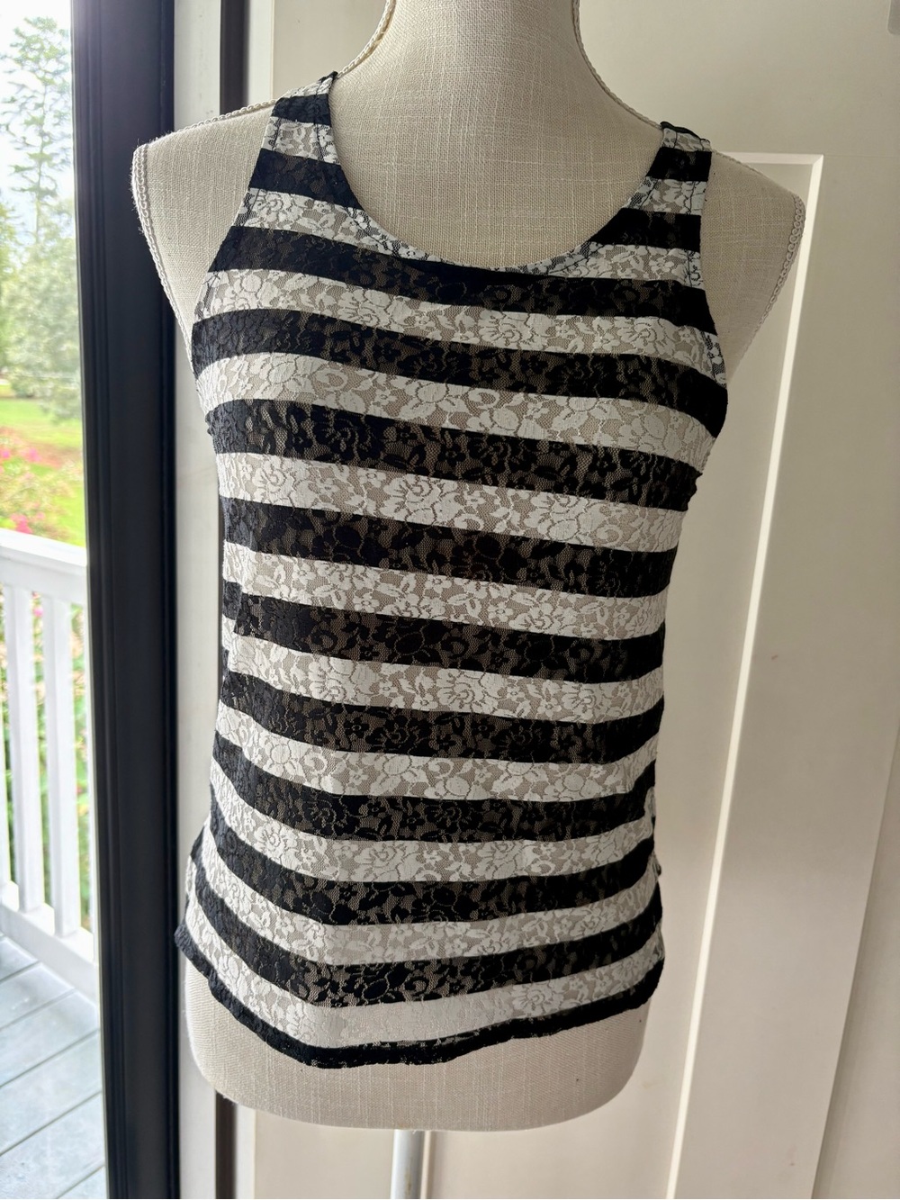 Express Black & White Striped Lace Tank Women’s XS 0 /2 Top Cami Blouse Sheer